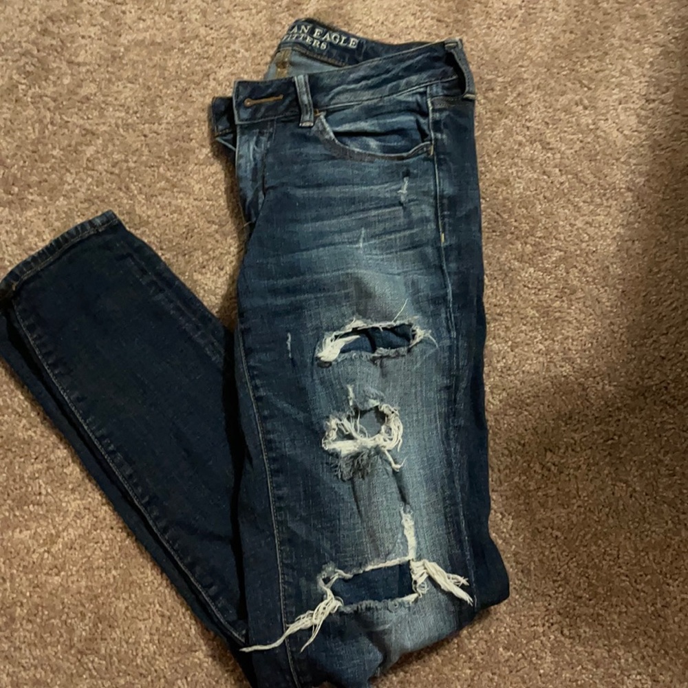American Eagle size 4 ripped jeans